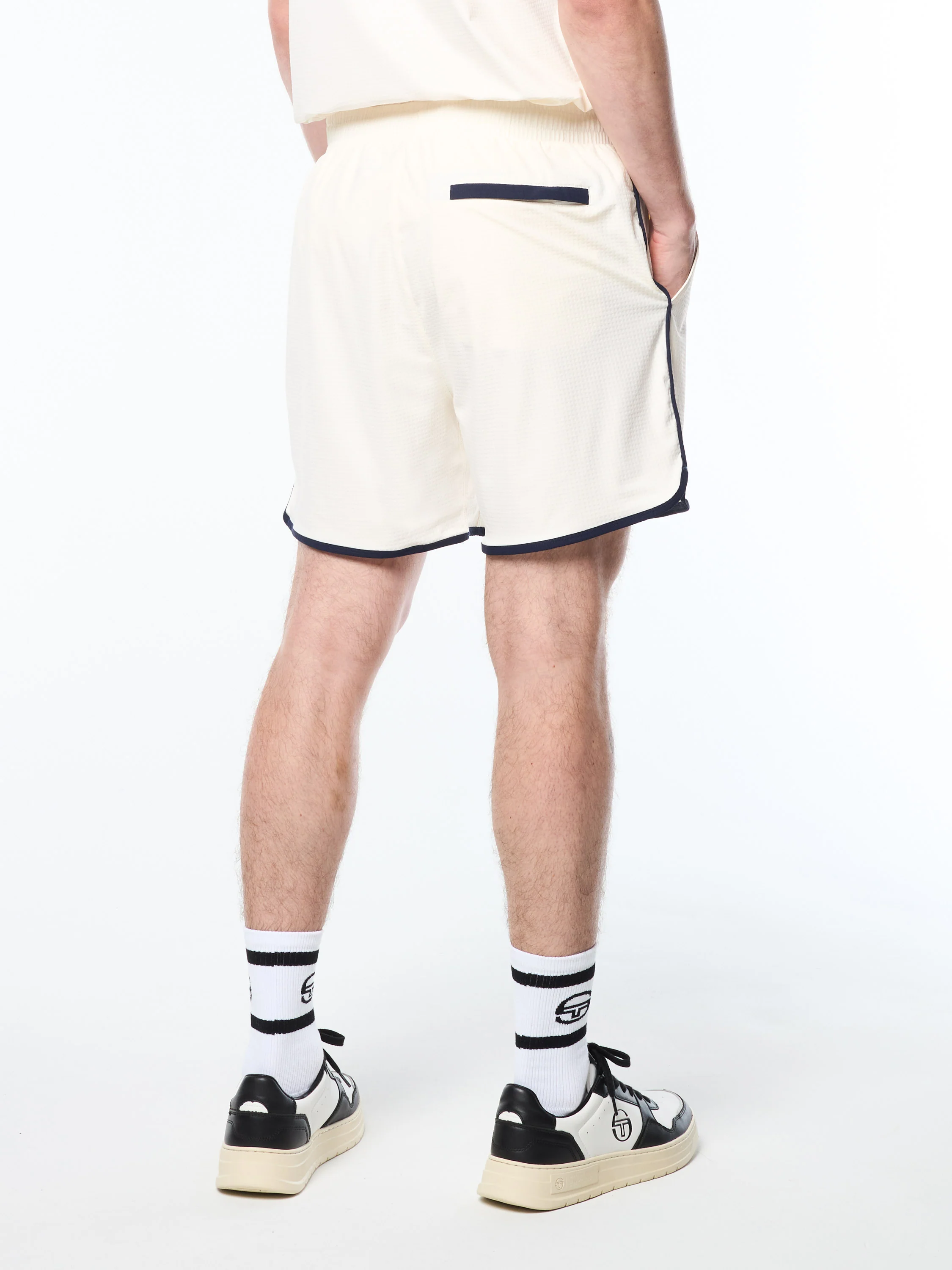 Grata Active Short- Gardenia - Image 4